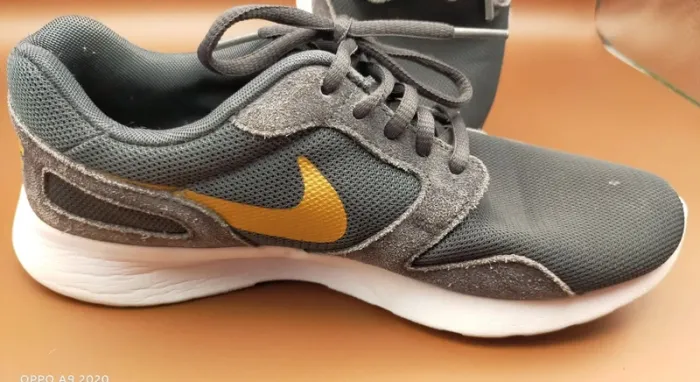 Baskets Nike, noir et doré, pointure 38,5 - photo numéro 5