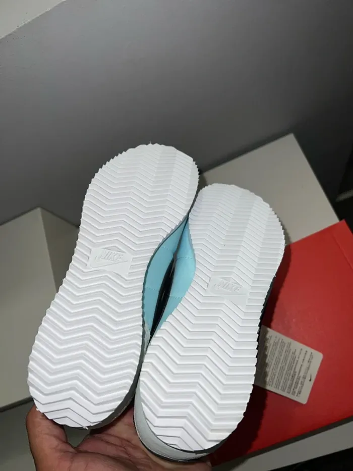 Basket Nike taille 35.5 - photo numéro 8