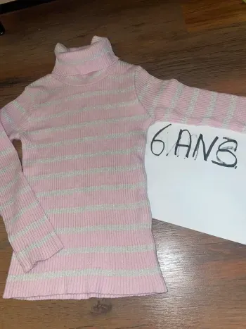 Pull rose et paillettes