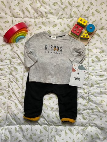 ensemble teeshirt manches longues gris tape à l'oeil et sarouel noir orchestra 9 mois