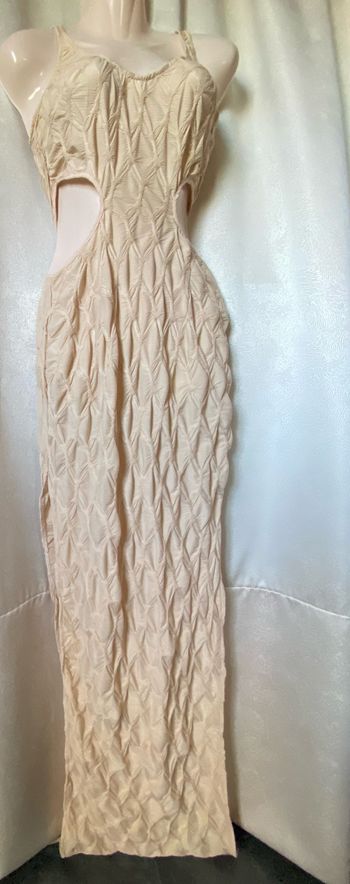 Robe longue coquilles chair près du corps 36 Prettylittlething