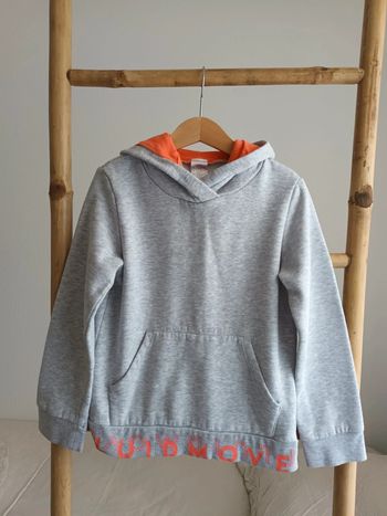 Sweat gris à capuche 7 / 8 ans