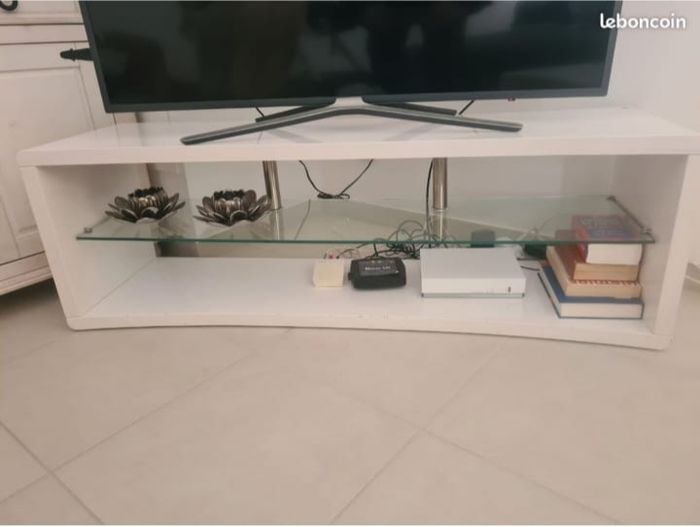 Meuble pour un télé