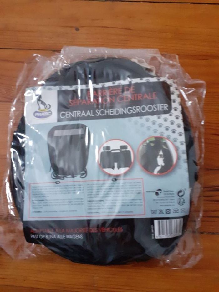 Barrière de séparation centrale interieur voiture