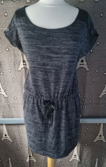 Robe grise manches courtes taille M