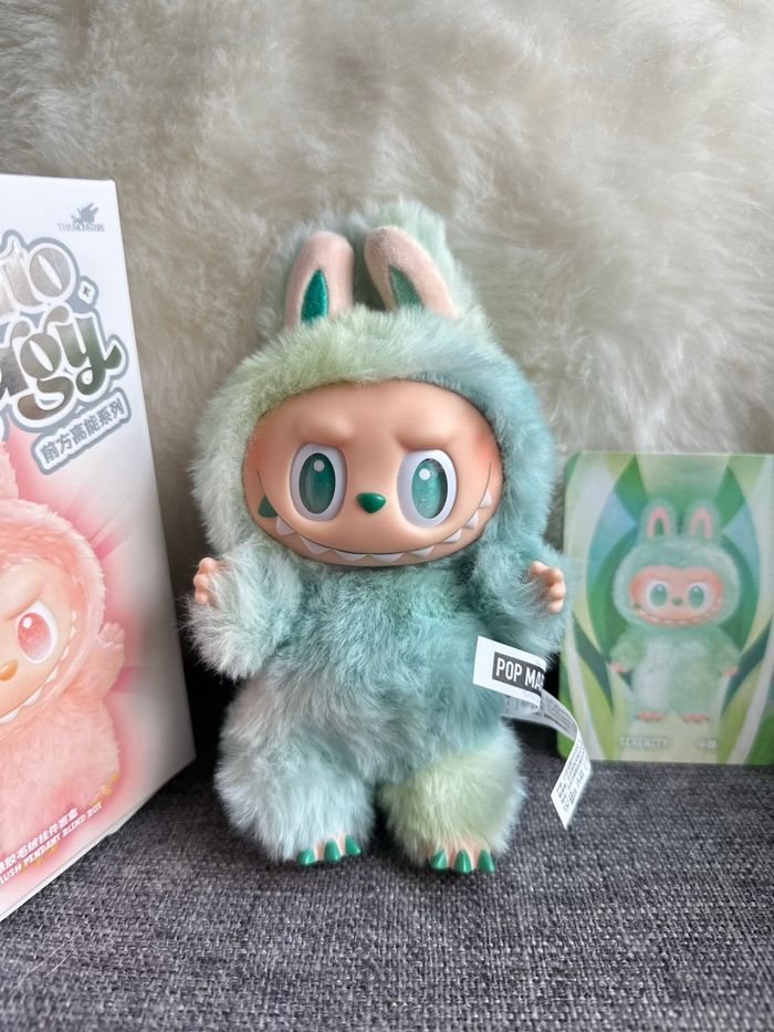 Labubu Big Into Energy Serenity plush pendant - photo numéro 2