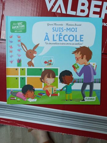 Livre suis moi à l'école