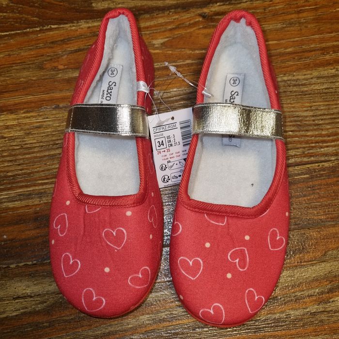 superbes chaussons fille taille 34 🎁 neuf 🎁 également dispo en taille 35 - photo numéro 2