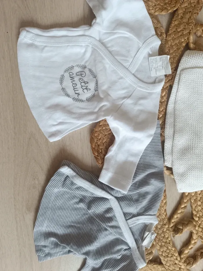Lot vêtements 1 mois garçon - photo numéro 6