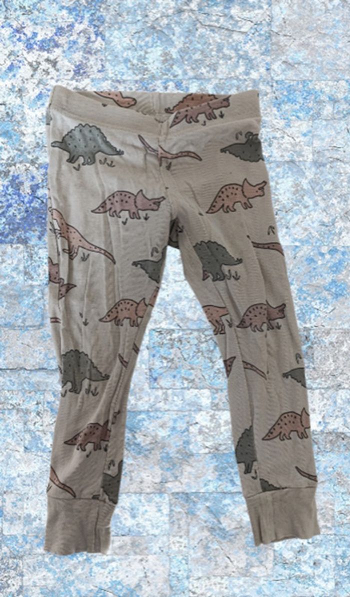 Lot 3 ans. 2 pyjamas Kiabi et un tee-shirt Gap. - photo numéro 14