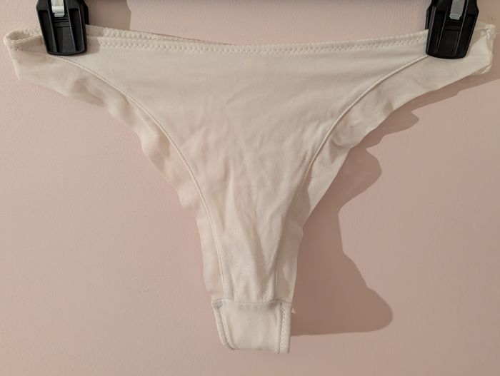 Joli string Etam blanc