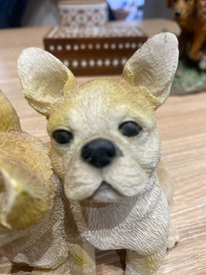Duo de petits bouledogues français en résine - photo numéro 3