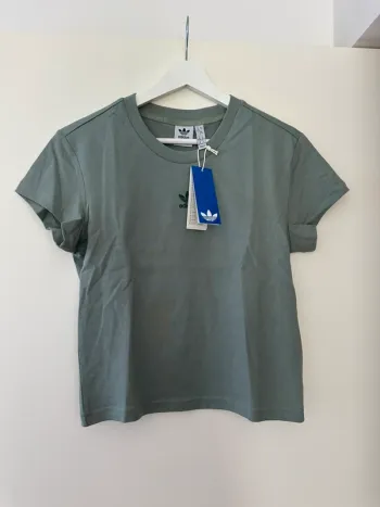 Adidas tshirt slim vert argent taille M neuf avec étiquette