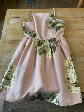 Robe courte rose et dorée ASOS