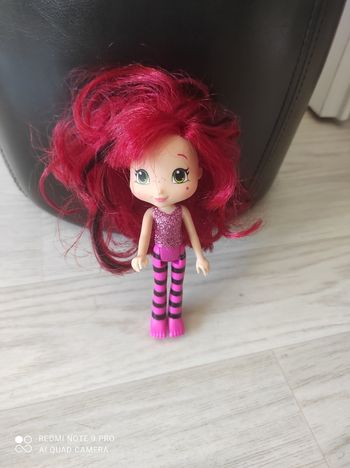 Mini poupée charlotte aux fraises