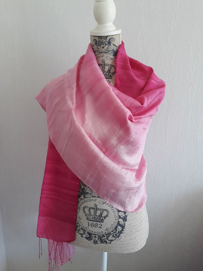 Faby27800 Echarpe femme dans les tons de dégradés de rose fushia avec franges,