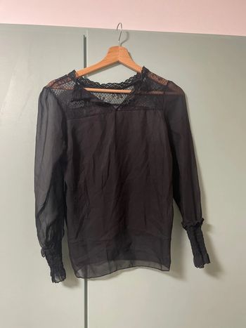 Haut transparent noir