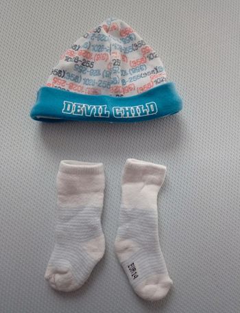 Bonnet + chaussettes naissance
