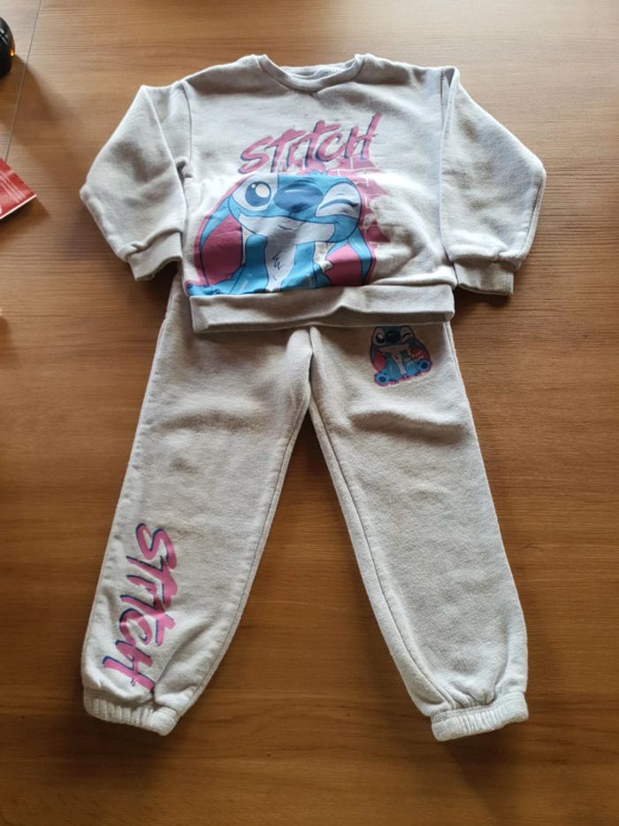 Ensemble training Stitch 4-5 ans 110cm