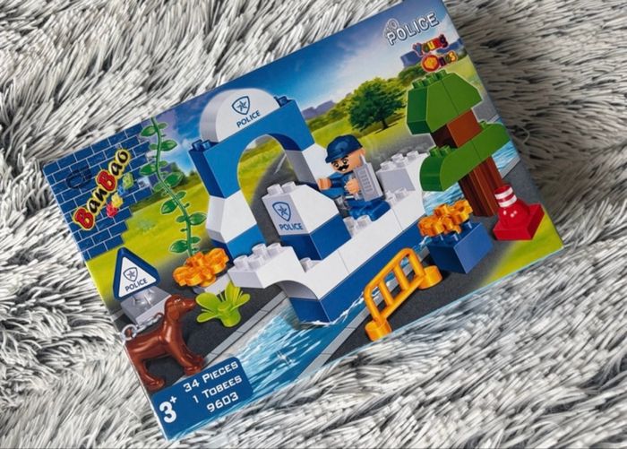 Jeu de construction police