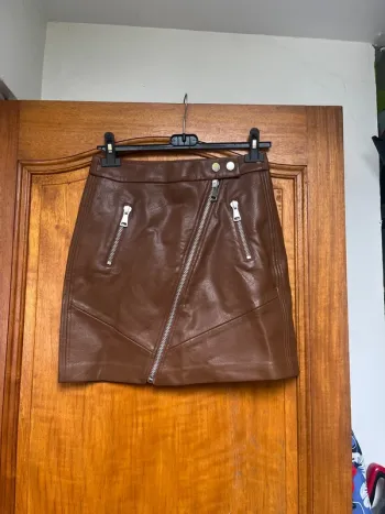 Mini jupe stradivarius taille 36