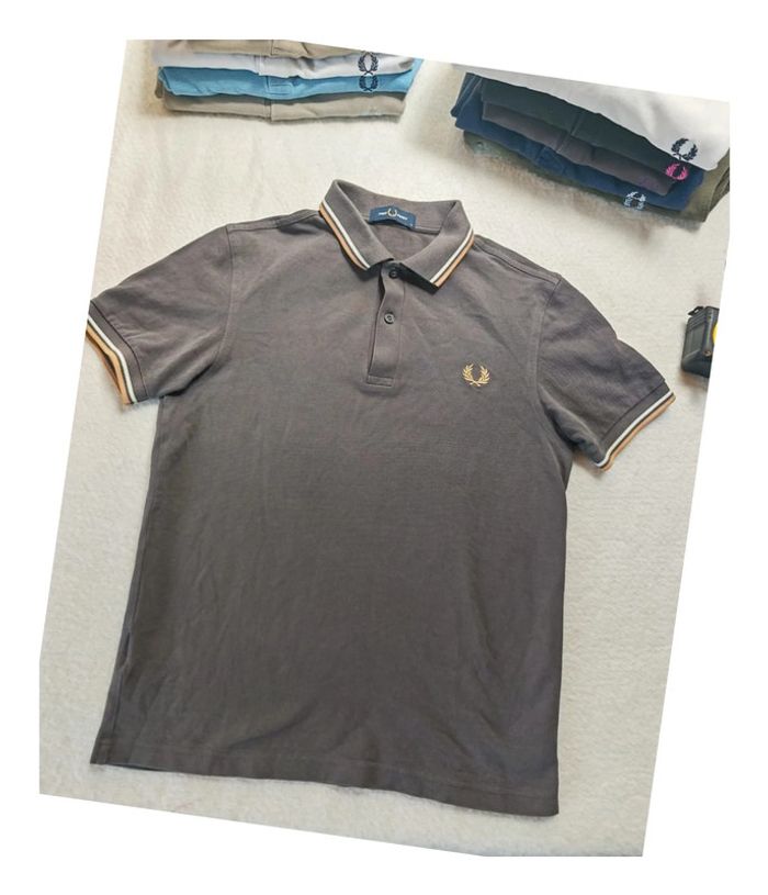 ⭐ Superbe polo Fred Perry logo Or Taille S - photo numéro 5
