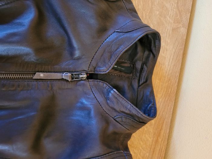 Blouson en cuir d' agneau marron, taille 42 , doublure fleurs violettes marque Naf Naf - photo numéro 9