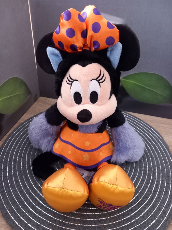 Peluche Minnie halloween 🎃 disney store 2019
Mesure 38cm