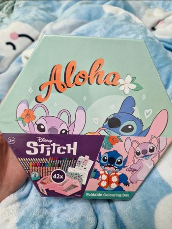 Jolie boîte de coloriage stitch et angel