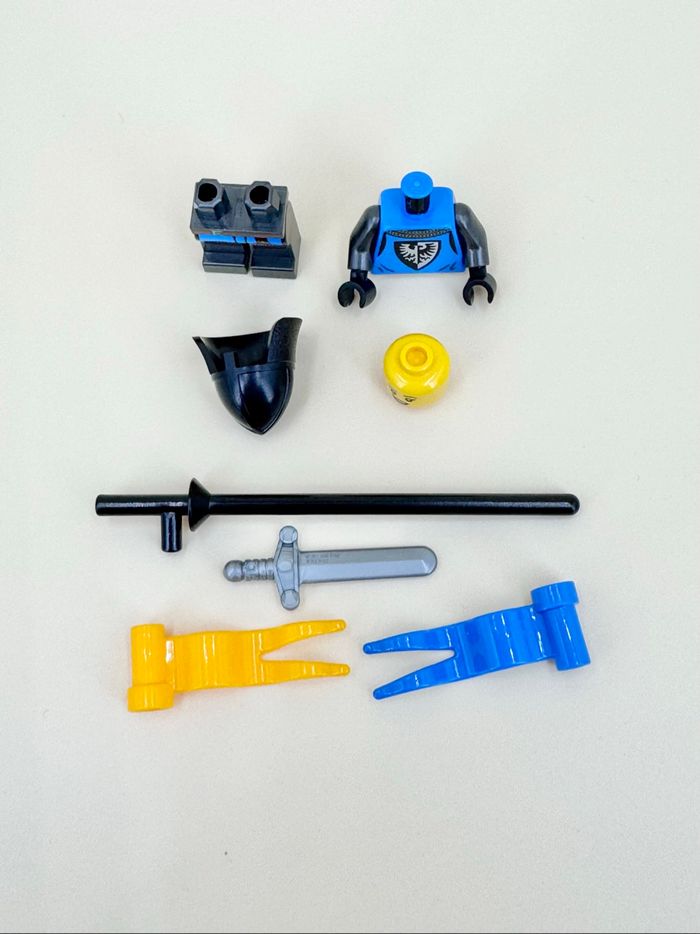 Lego Figurines Castle : Femme Black Falcon, porte-bannières - NEUF - photo numéro 7