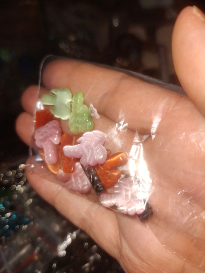 Jolies perles nacrées teintées