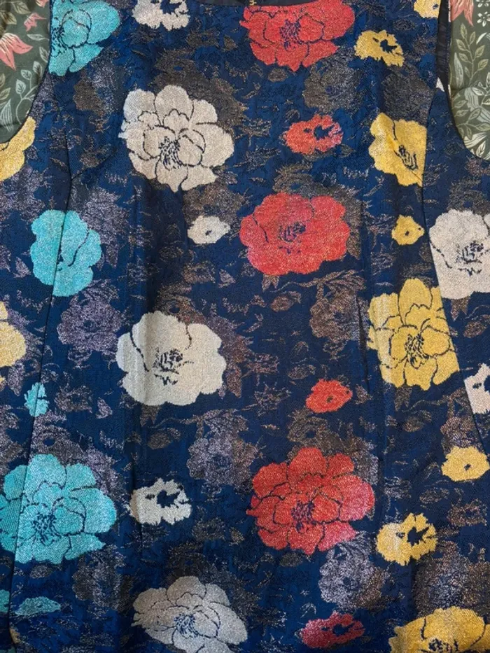 Belle robe ajustée et évasée en brocart à motif floral métallisé S/36 - photo numéro 9