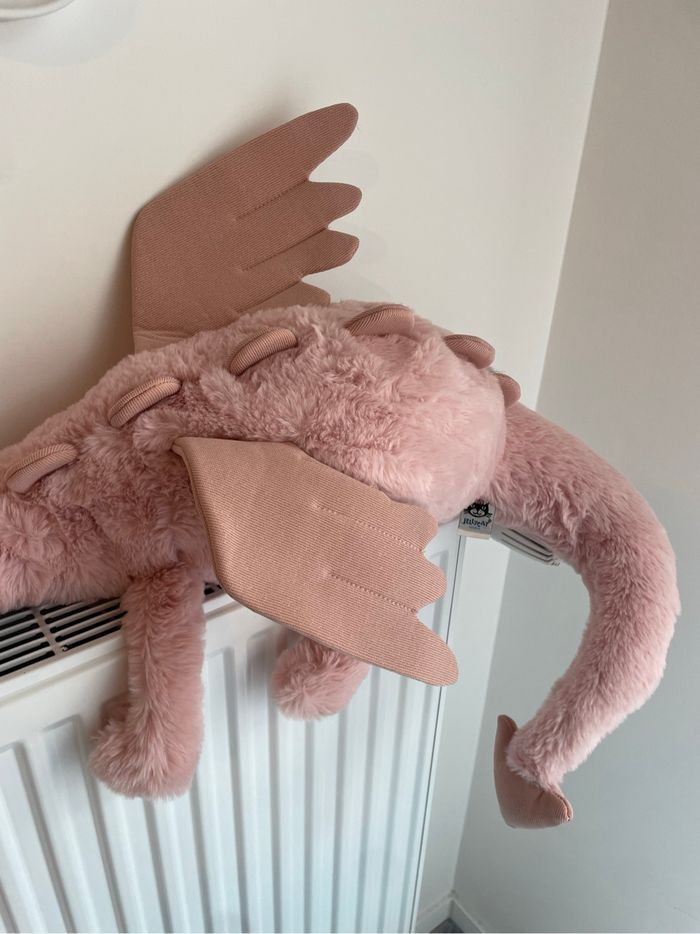 Enorme Peluche JEllYCAT HUGUE DRAGON ROSE 🩷 - photo numéro 4