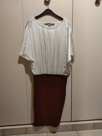 Robe blanche et bordeaux