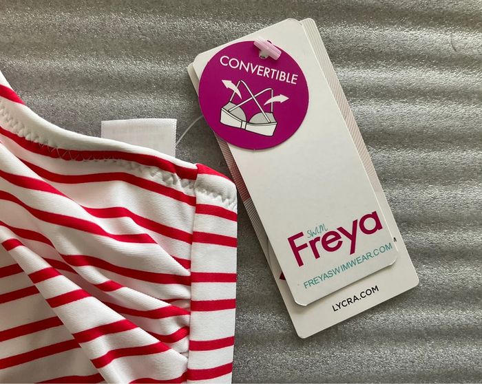 Haut maillot rouge et blanc Freya neuf - photo numéro 3