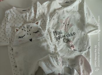2 pyjamas velours filles 1 mois