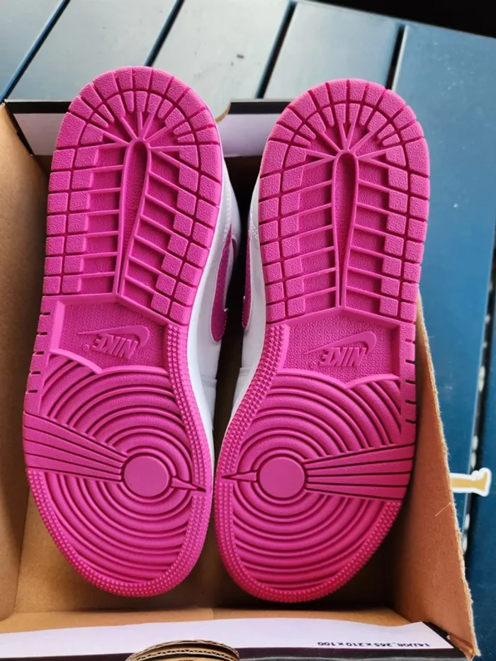 Nike air jordan 1 Mid femme fille Taille 37,5 neuves - photo numéro 8