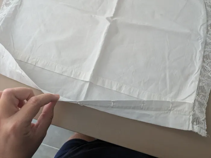 Linge de lit ancien taie d'oreiller en demi lune pour berceau - photo numéro 3