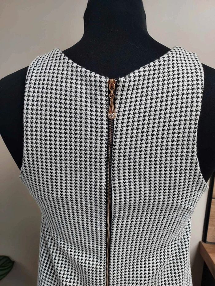Jolie robe sans manches motif pied de poule - photo numéro 5