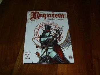 requiem chevalier vampire tome 10 rare avec portfolio en fin de bd Très bon état
