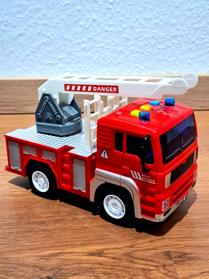 Camion de pompier Super Wheelz sons & lumières - photo numéro 2