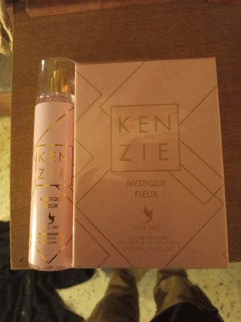 Le parfum kenzie mystique fleur est ça brume  b'y volaré 