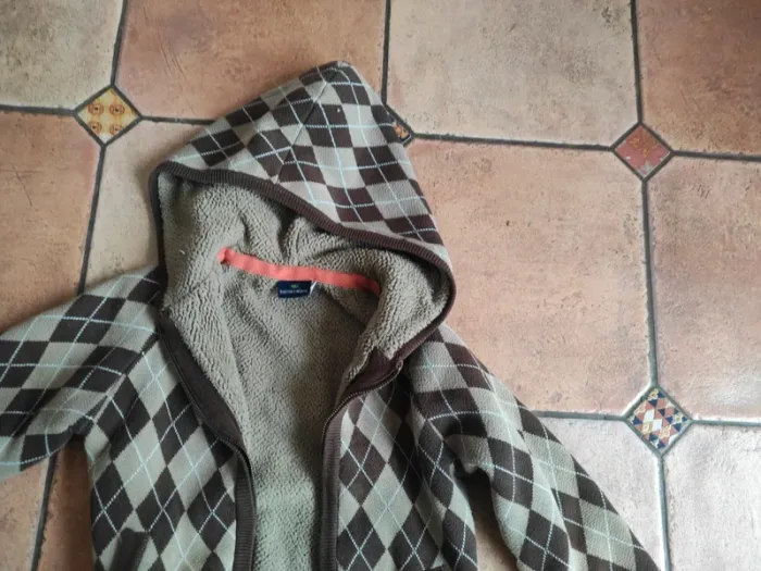 Gilet garçon à capuche motif losanges – doublure chaude – 6 ans - photo numéro 2