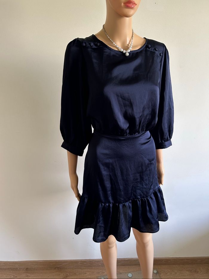 Robe bleue marine satinée Naf Naf taille 38 jamais portée - photo numéro 2
