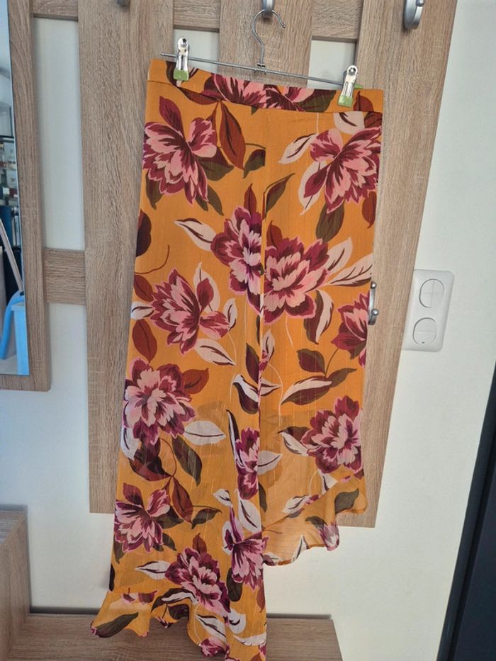 Jupe longue jaune avec fleur taille 36