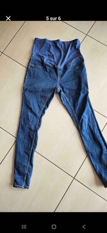 Vends trois jeans de grossesse