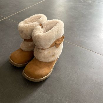 Bottines fourré marron clair avec un petit noeud