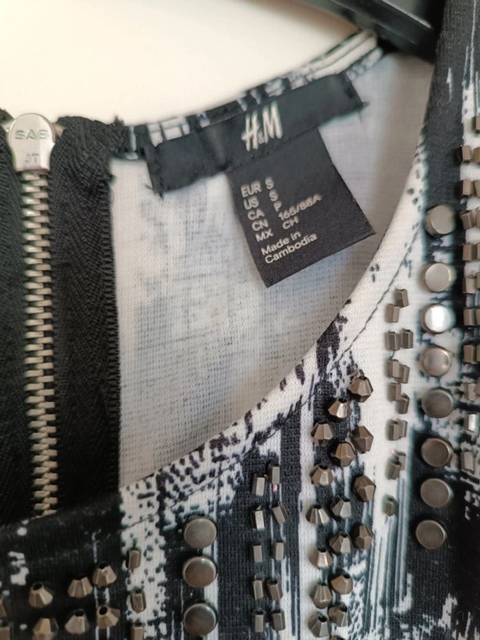 Robe moulante avec strass - H&M - taille S/M - neuve 🖤 - photo numéro 2