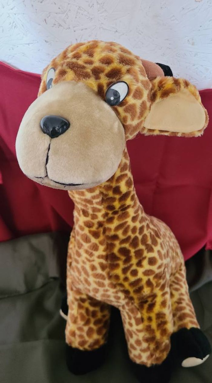 peluche girafe yeux plastique