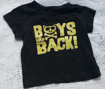Tee-shirt "Boys Are Back", en très bon état, taille 18 mois